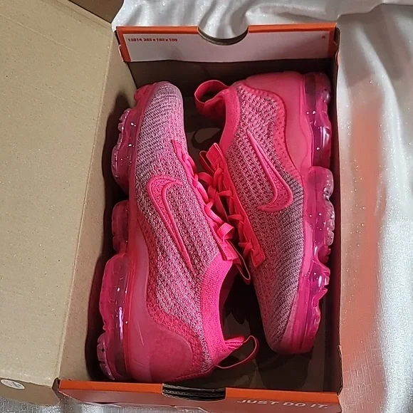 Womans Air Vapormax 2021 size 6 NWT - Picture 8 of 9